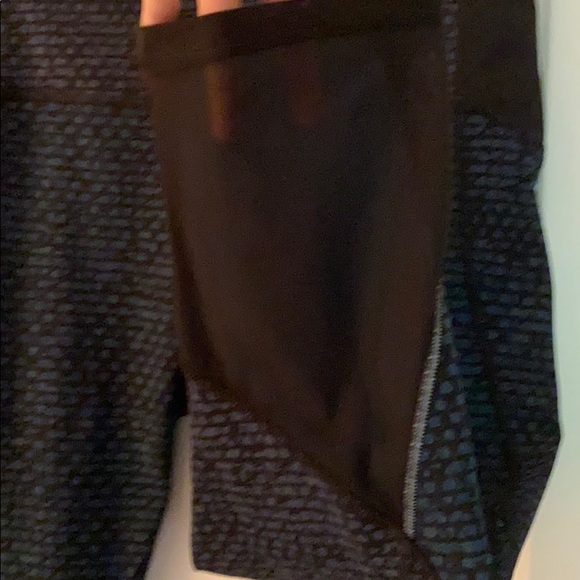 Lululemon crops - Picture 3 of 3